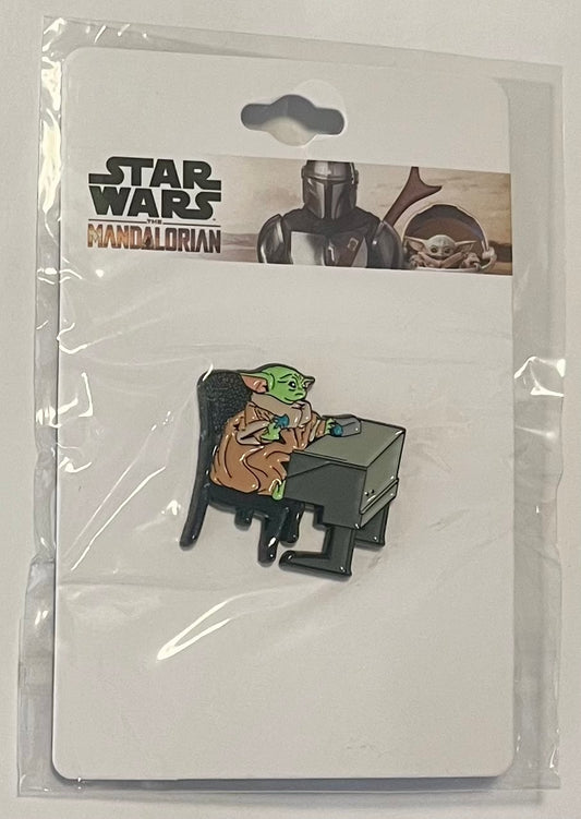 Star Wars: The Mandalorian Grogu Desk with Cookie Enamel Pin (Toynk Exclusive)
