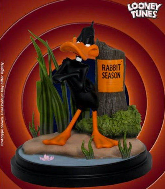 Looney Tunes Daffy Duck Rabbit Season 1:6 Scale Limited Edition Diorama 500 Made (Pre-Order)