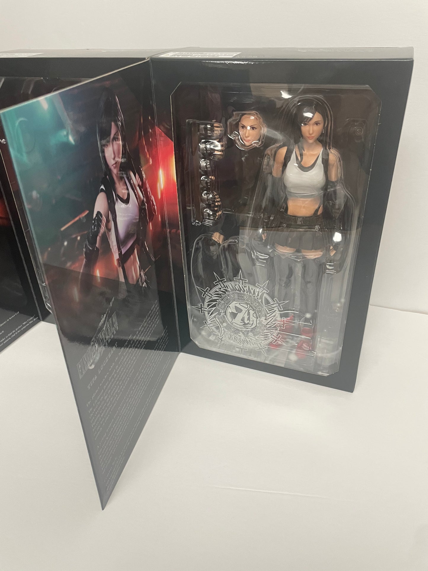 Play Arts Kai Final Fantasy VII Remake Tifa & Tifa Dress Ver. BUNDLE/LOT